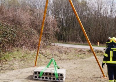 Zweibein von Paratech Betonplatte Heben Feuerwehr Training Österreich