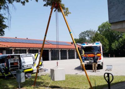 Zweibein von Paratech Betonblock Heben Feuerwehr Training Österreich
