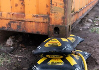 Paratech Hebekissen Container Heben Wartung Instandhaltung Feuerwehr