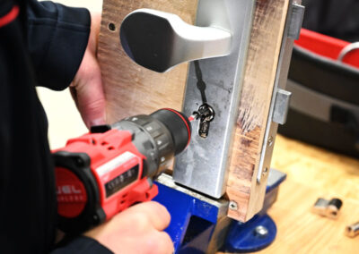 Schließzylinder fräsen Türöffnung Training Feuerwehr Scheureder